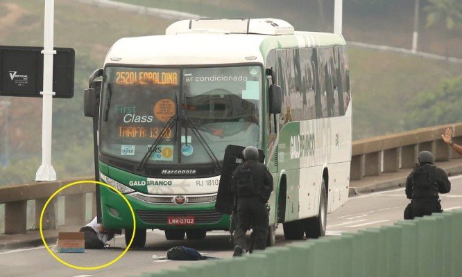 Atirador de elite mata homem que sequestrou ônibus na Ponte; reféns estão bem