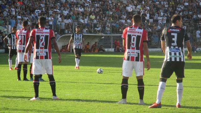 Treze derrota o Ferroviário e ganha vida na briga contra o rebaixamento na série C