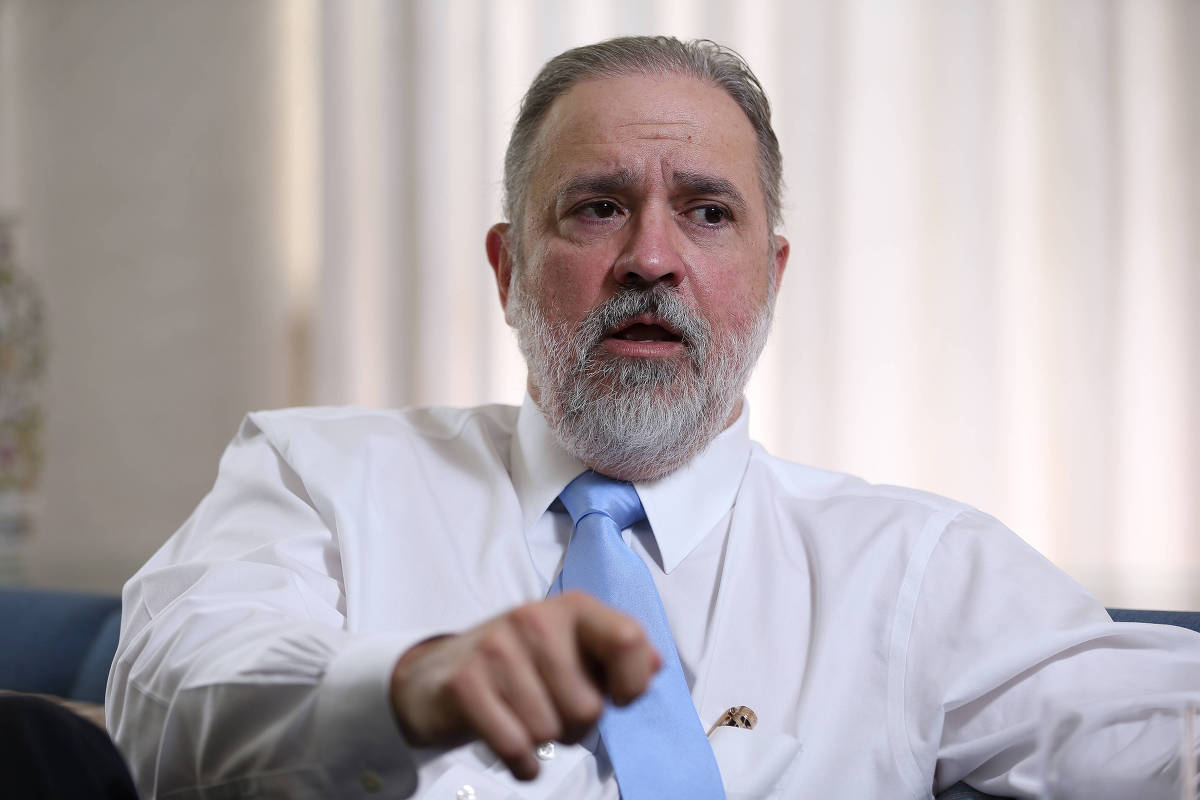 Presidente Bolsonaro ignora indicados em lista tríplice e anuncia que indicará Augusto Aras à PGR