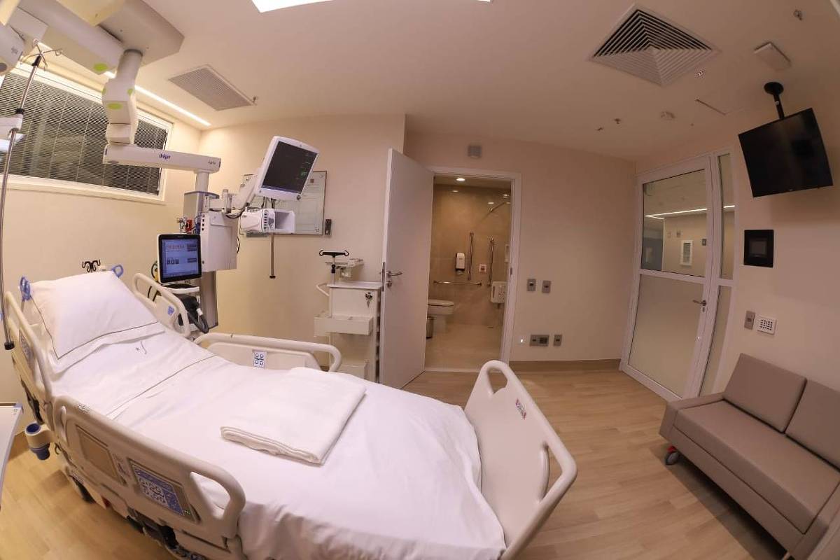 EFEITO DA FACADA: Bolsonaro tem quadro clínico estável após nova cirurgia que durou 5 horas