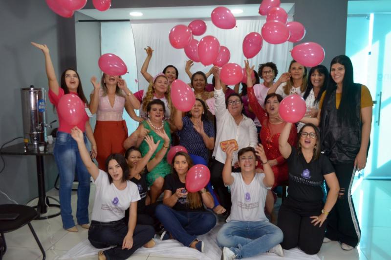 PATOS: Mulheres que lutam contra o câncer de mama realizam ensaio fotográfico para celebrar a vida e marcam o Outubro Rosa