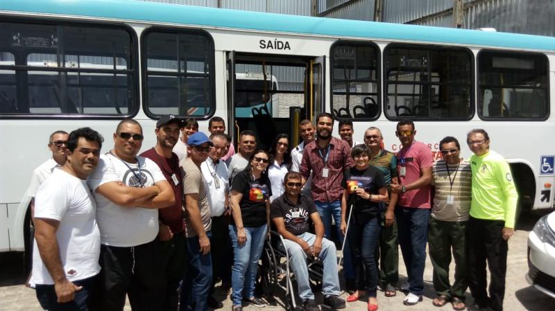 Operadores da empresa Unitrans iniciam treinamento que trabalha a prestação de serviços à passageiros com deficiência ou com mobilidade reduzida