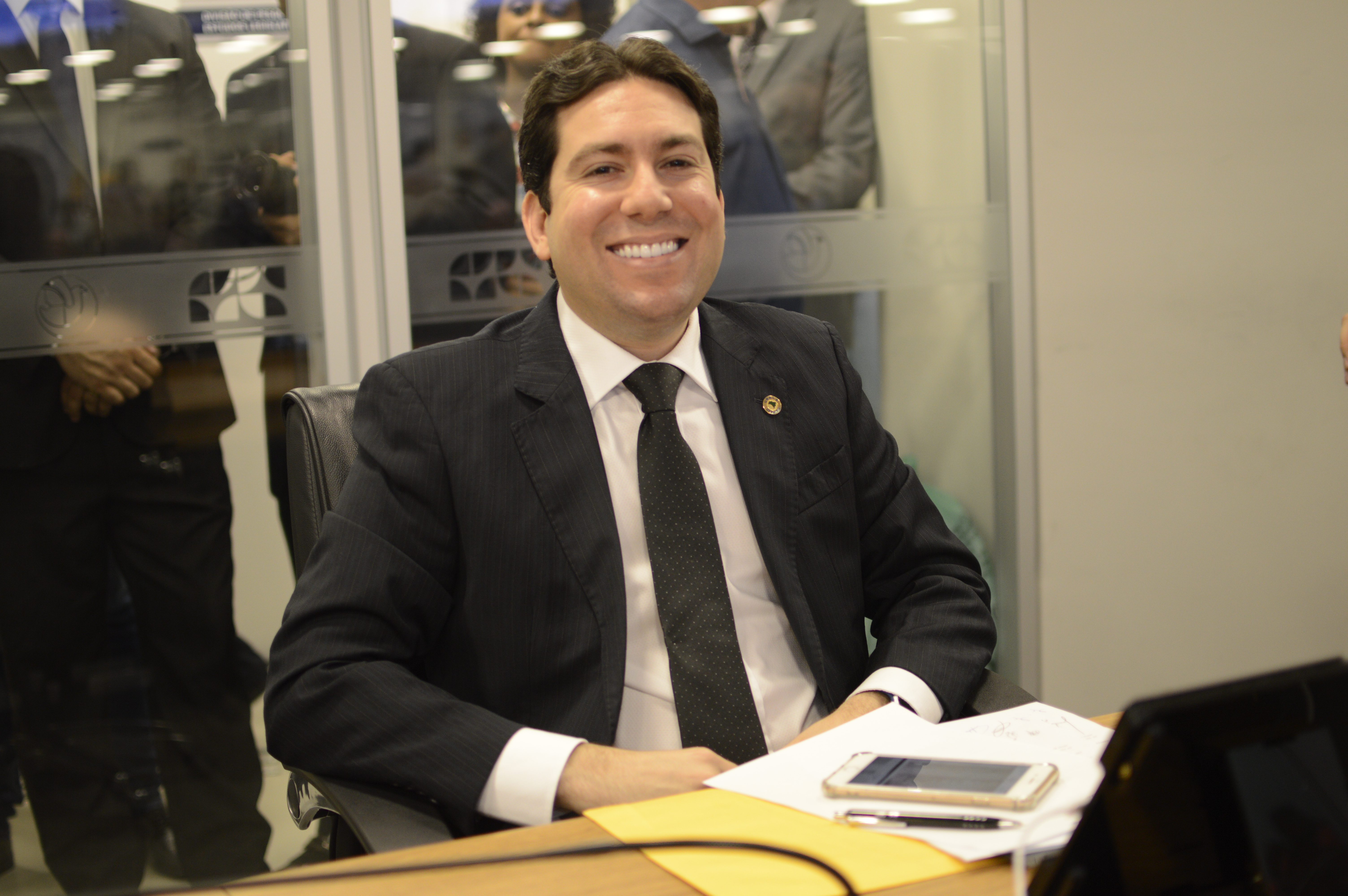 Aprovado na CCJ da AL-PB projeto de Felipe Leitão que cancela multas de operadoras de telefonia contra clientes desempregados