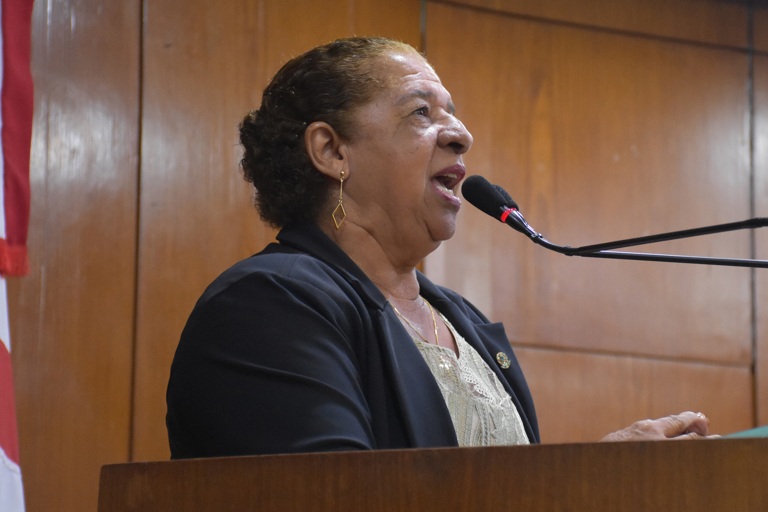 Vereadora Helena Holanda parabeniza apresentação de crianças no projeto Ação Social pela Música da PMJP, em São Paulo