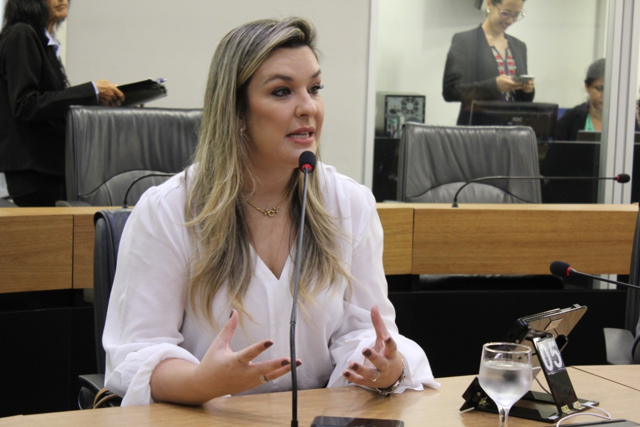 Camila faz apelo para que Governo do Estado e instituições adotem campanha de prevenção ao suicídio