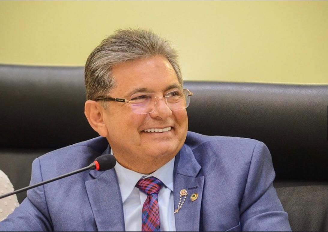 Presidente Adriano Galdino rebate Damião Feliciano sobre pedido de impeachment contra o governo João e a vice Lígia Feliciano