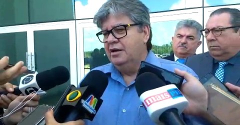 João Azevedo encaminha à Assembleia projetos que reajusta valor do Abono Natalino e que amplia o Habilitação Social