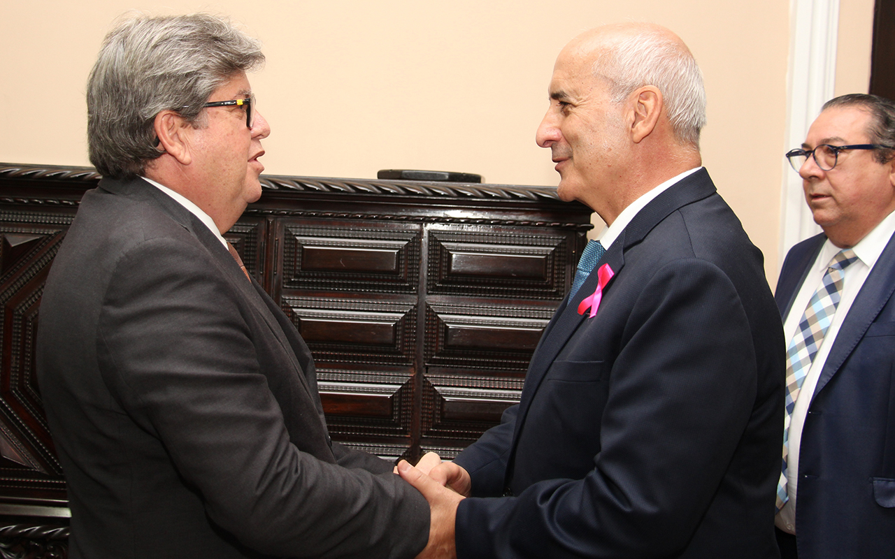 João Azevêdo pleiteia investimentos para a Paraíba em reunião com ministro de Bolsonaro no Palácio da Redenção