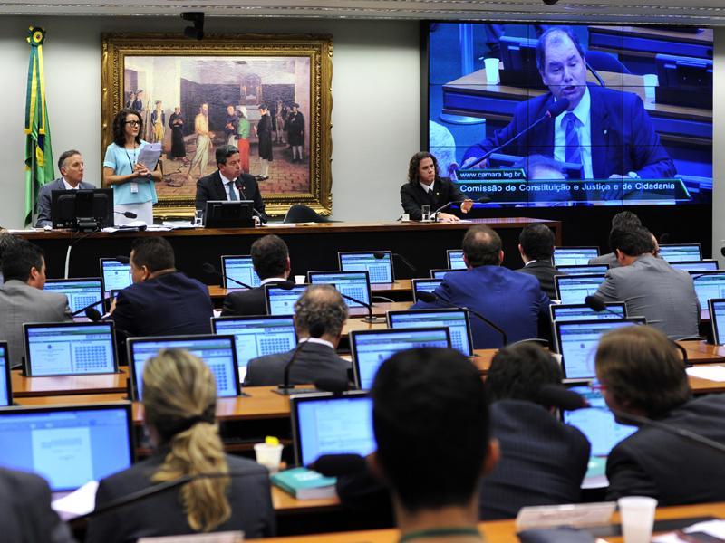 Câmara dos Deputados aprova auxílio para acesso gratuito de estudantes à internet