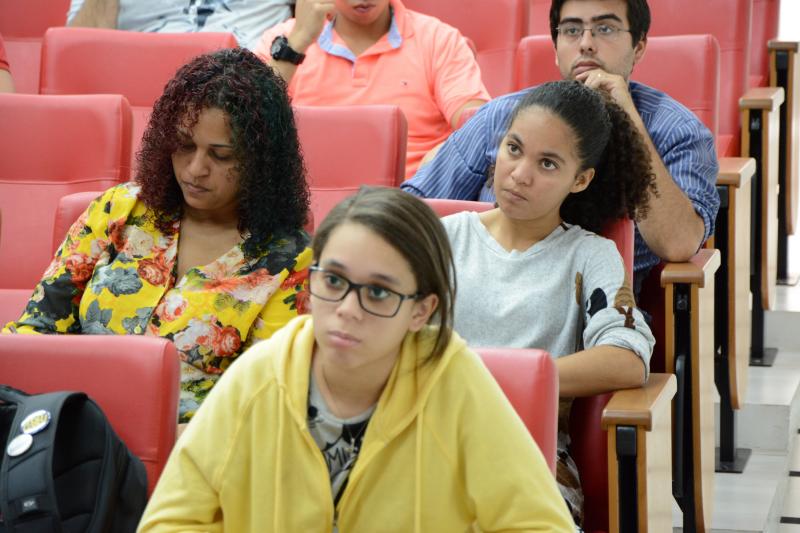 Lula anuncia fundo de 20 bilhões de reais para manter aluno pobre na escola