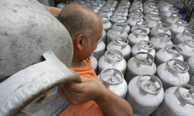 Comissão da Câmara acaba com cobrança de ICMS para gás de cozinha em todo Brasil