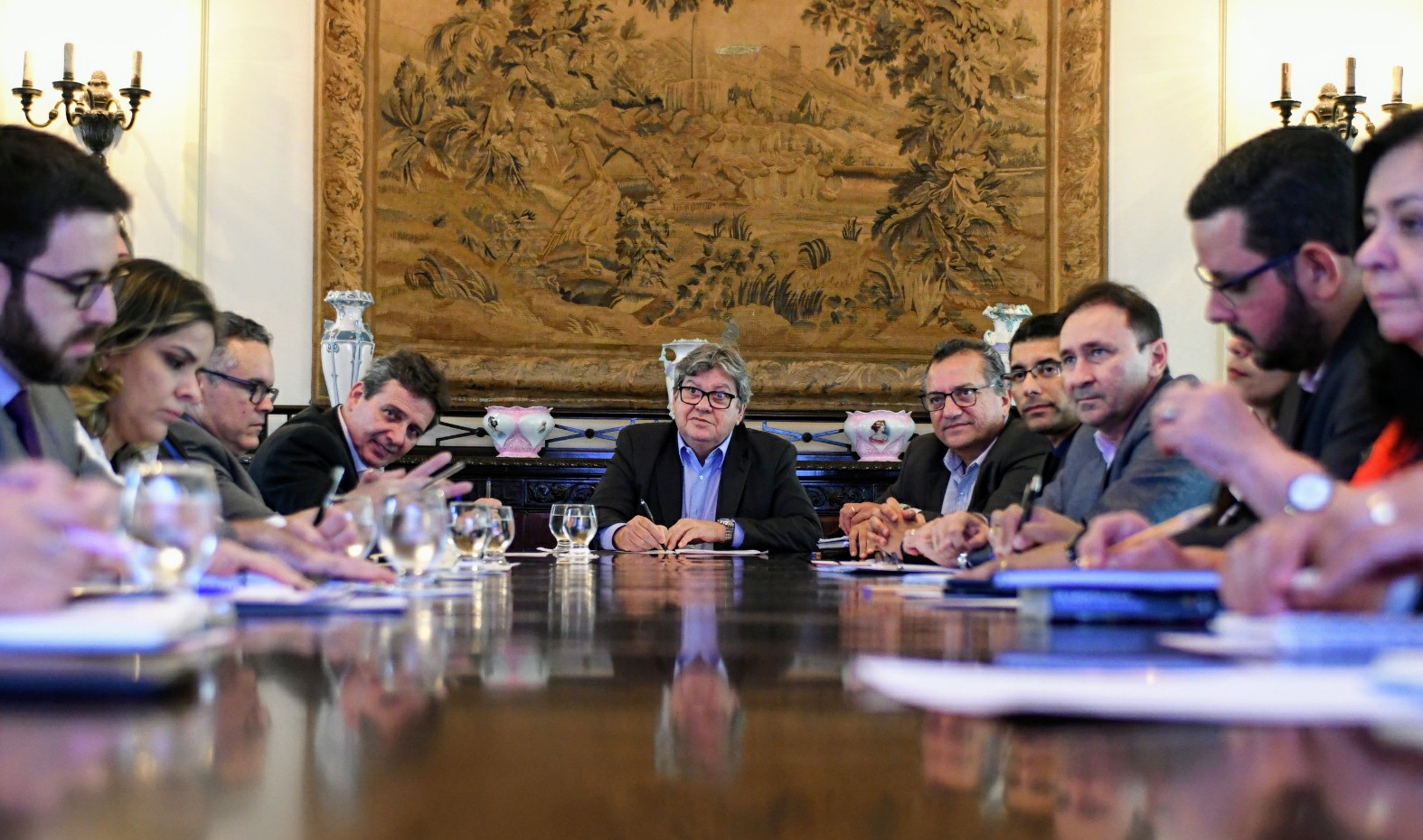 Governador João quer recursos da Caixa para investir em Habitação e Saneamento