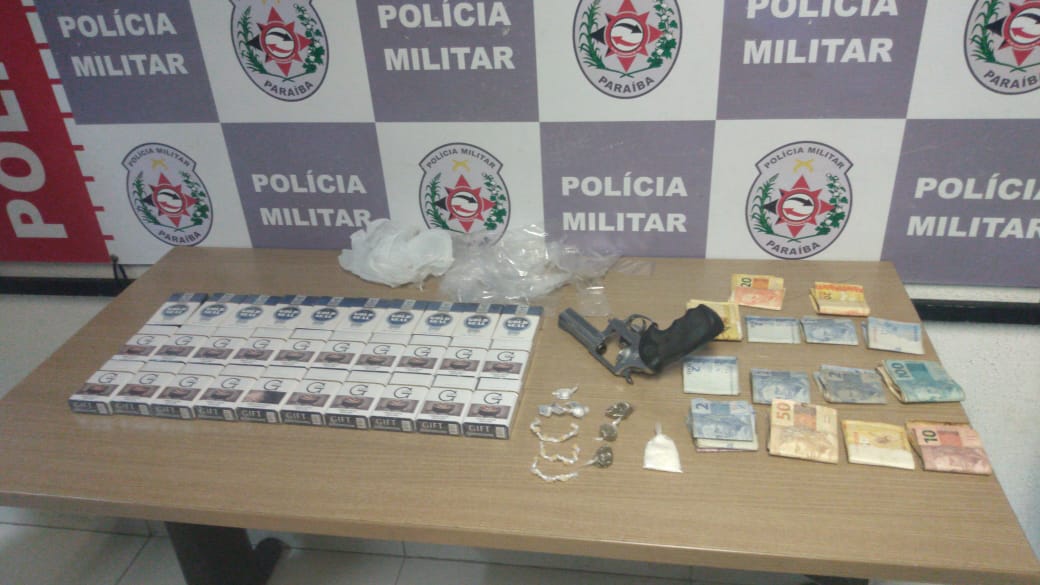 OPERAÇÃO REPÚBLICA: Polícia prende suspeitos envolvidos com o  tráfico de drogas e apreende cocaína, maconha, crack e diversas armas