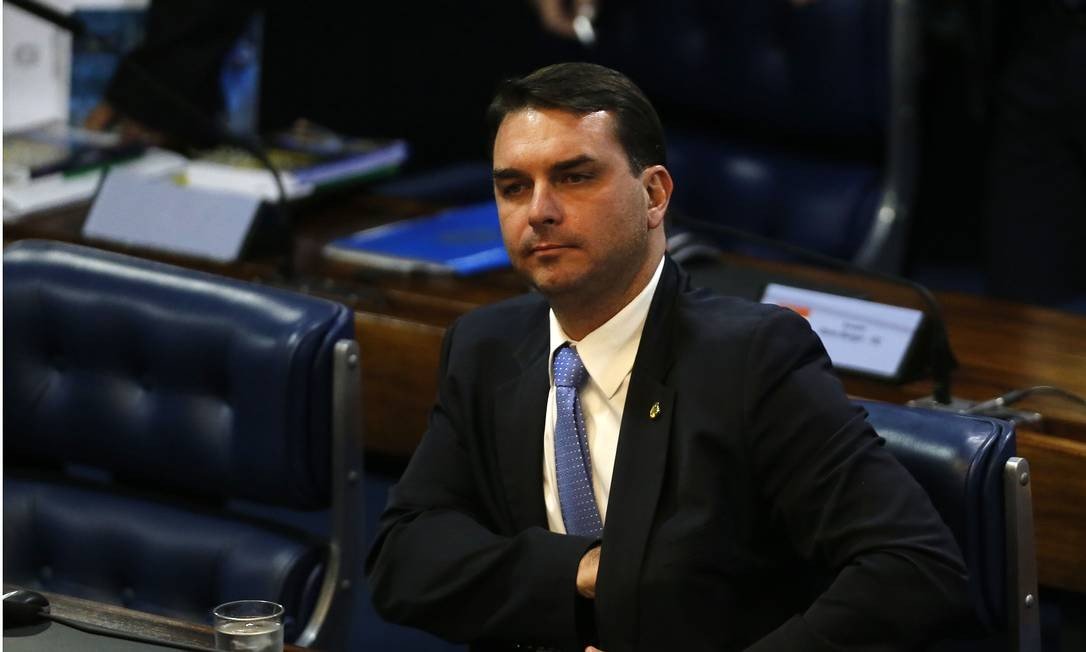 RACHADINHA: Ministro Gilmar Mendes revoga decisão, e investigações contra senador Flávio Bolsonaro podem ser retomadas