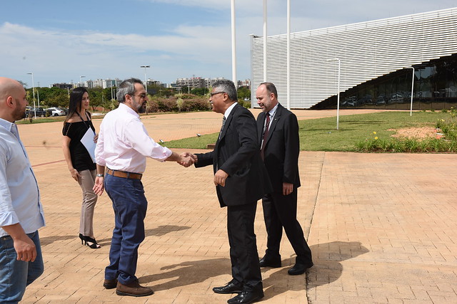 Ministro Abraham Weintraub visita centro que monitora logística e segurança do Enem 2019