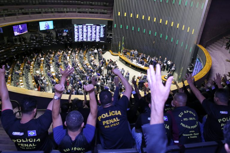 Câmara Federal aprova em 2° turno PEC de Cássio que cria polícias penais