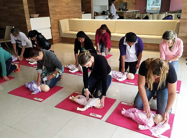 UNIMED JP: Hospital Alberto Urquiza Wanderley orienta pais sobre primeiros socorros