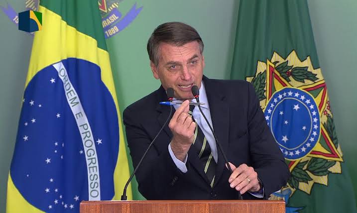Depois demitir o presidente da Petrobras, presidente Bolsonaro diz que vai 'meter o dedo na energia elétrica'