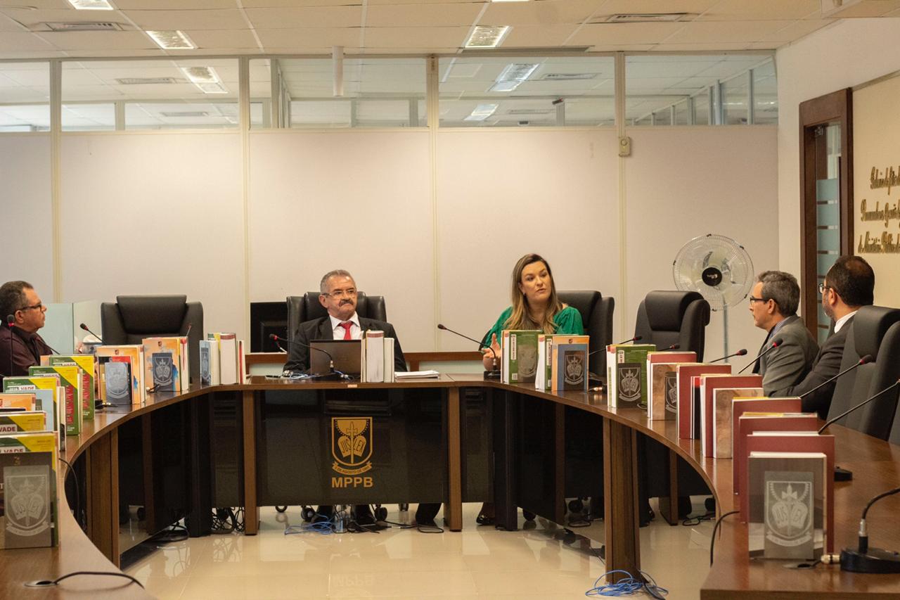 Deputada Camila participa de reunião do Ministério Público para avaliar ações de combate a violência contra mulher na Paraíba