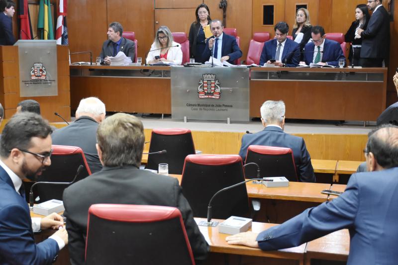 REESTRUTURAÇÃO: Vereadores aprovam projetos que preveem redução de cargos, disciplina jornada de trabalho e define critérios para concessões de gratificação na CMJP