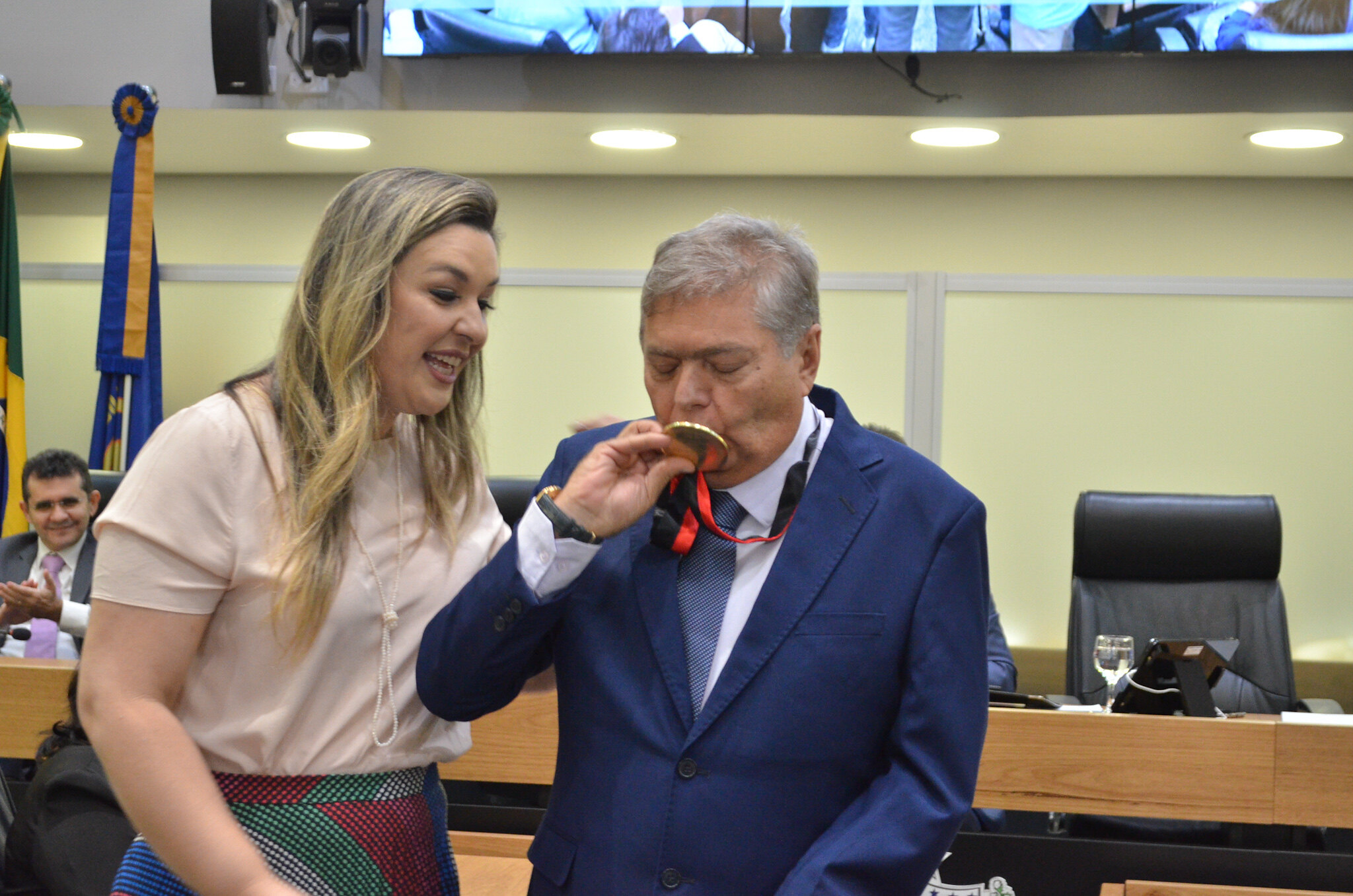 Proposta pela deputada Camila Toscano, Assembleia entrega medalha de mérito empresarial ao sousense Dalton Gadelha
