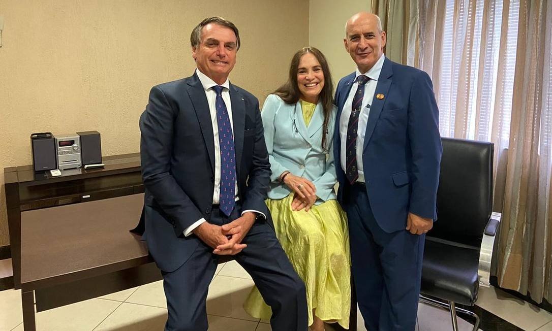 GLOBAL: Atriz Regina Duarte aceita convite de Bolsonaro para assumir secretaria da Cultura