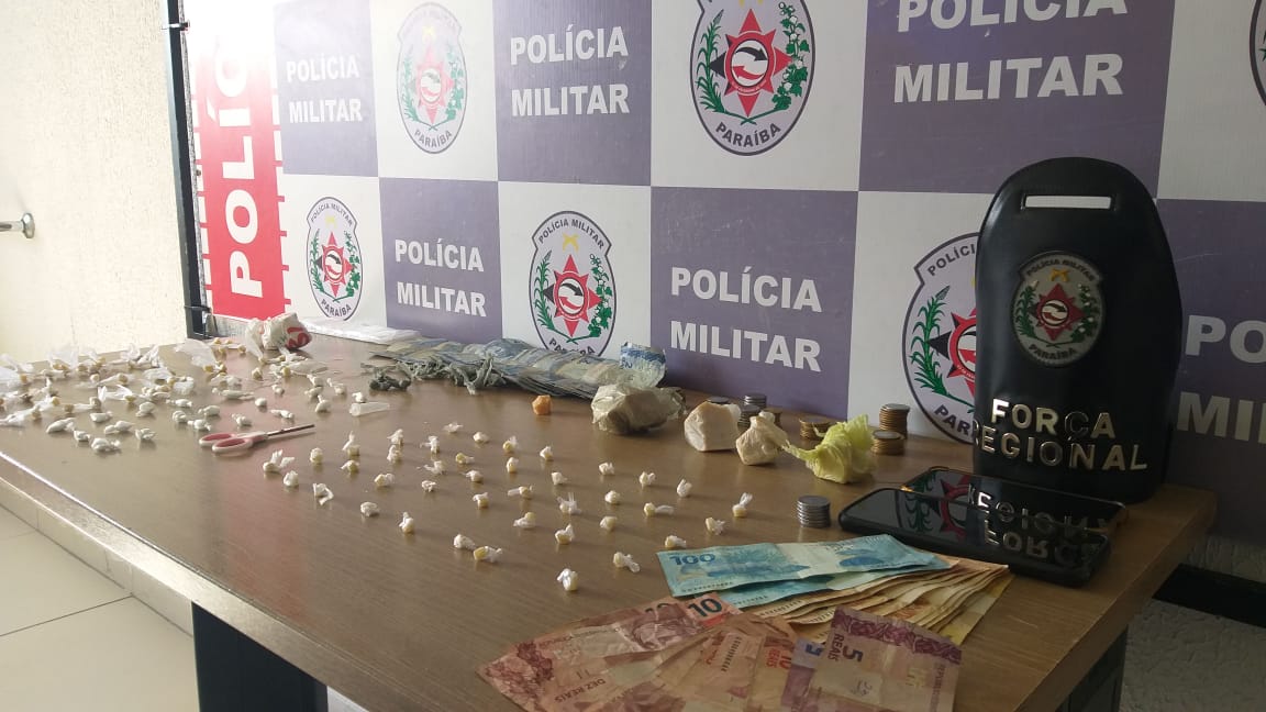 Polícia Militar prende em Mangabeira acusado por tráfico de drogas com cocaína, crack e dinheiro