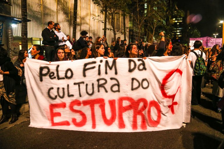 PEC torna imprescritíveis e inafiançáveis os crimes de feminicídio e estupro