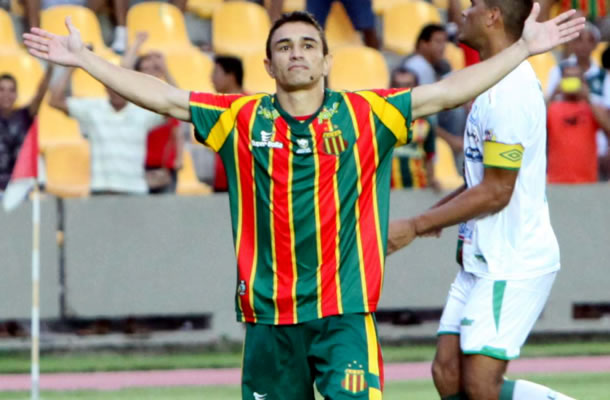 REFORÇO : Atacante Pimentinha assina contrato com o Botafogo-PB