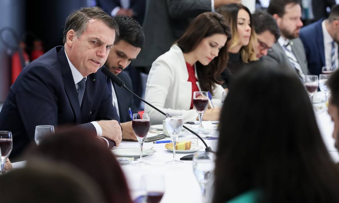 Governo federal planeja enviar ao Congresso depois do carnaval proposta de reforma administrativa que prevê revisão de salários e número de carreiras