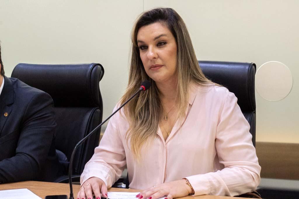 PROFESSOR: Autora de projeto que cria protocolo on-line para registro de ameaça contra professores, deputada Camila denuncia que Brasil lidera ranking de agressões a docentes