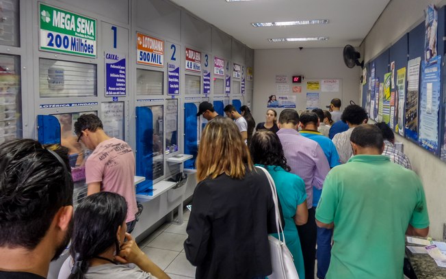 Presidente das  lotéricas ameaça suspender pagamento da "Ajuda Emergencial" se o governo do Estado não suspender a obrigatoriedade na distribuição das máscaras de proteção