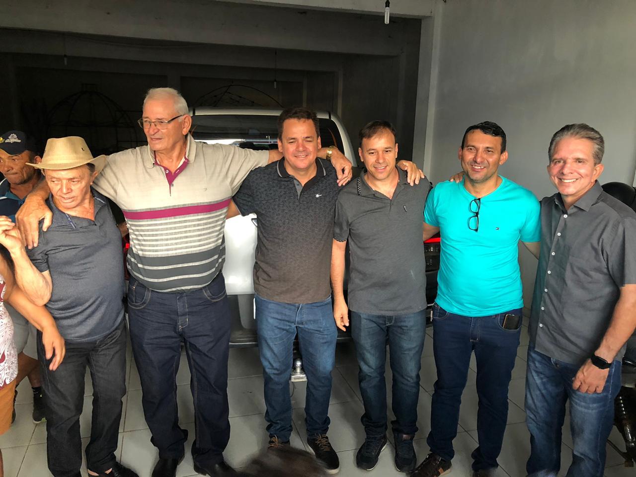 Deputado Nabor participa da assinatura de ordem de serviços para calçamento de ruas e abastecimento de água em Desterro