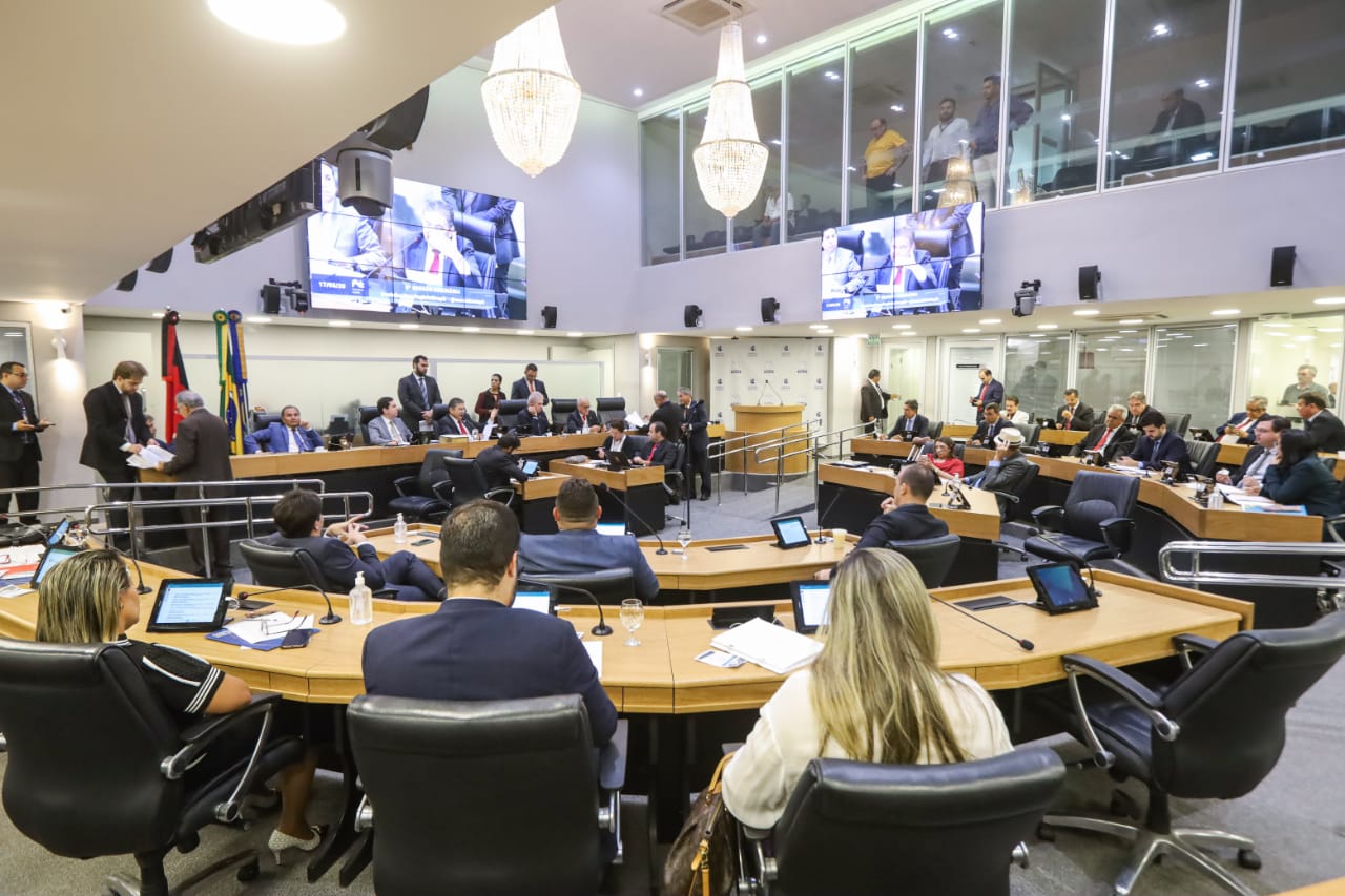 Deputados paraibanos aprovam projeto que altera lei do programa "Tá na Mesa", que passa atender municípios com mais de 5 mil habitantes