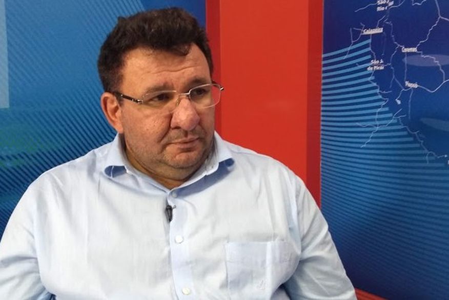 DEMISSÕES: Secretário Cláudio Furtado esclarece que professores concursados entraram no lugar dos prestadores de serviço, conforme prevê a lei