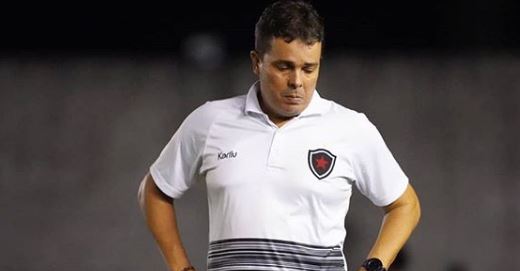 Pressão da torcida e derrota para o Santa Cruz levam diretoria do Botafogo-PB demitir o técnico Evarista Piza
