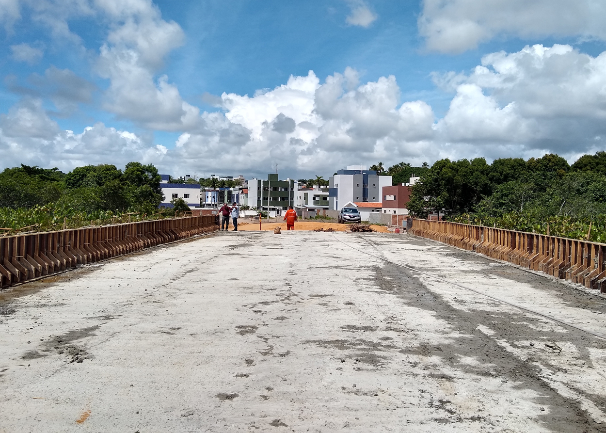 Governo do Estado acelera obras para conclusão de ponte interligando Mangabeira por Dentro e Valentina Figueiredo