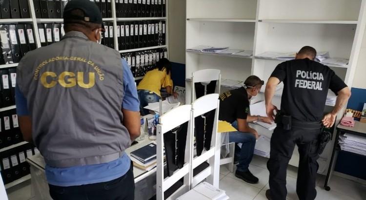 FRAUDE: Polícia Federal realiza operação contra supostos desvios de verbas do combate ao coronavírus na prefeitura de Aroeiras