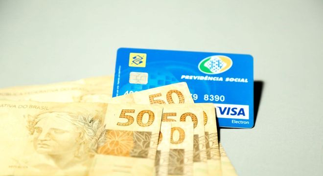 Confirmado, presidente Bolsonaro autoriza antecipação do 13º para aposentados e beneficiários do INSS