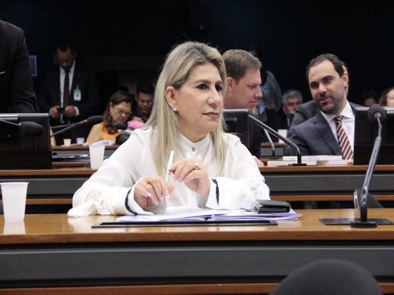 Exames médicos descartam infarto para o caso da deputada Edna Henrique, que continua hospitalizada no Antonio Targino em CG