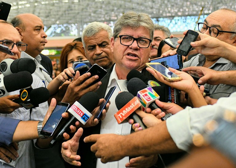 Governador João Azevêdo exonera ocupantes de cargos comissionados na área de saúde