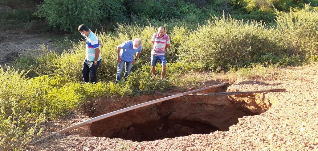 IN-LOCO: Deputado Nabor cobra do Estado reparo em cratera na parede do açude Dom Expedito,em Santa Terezinha