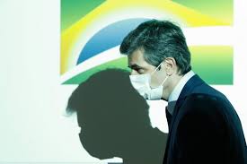 Em divergência com o presidente Bolsonaro, Nelson Teich pede exoneração do ministério da saúde