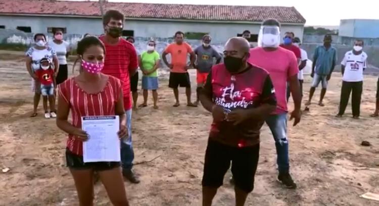 Vereadores de oposição em Alhandra ignoram isolamento social e promovem aglomeração expondo moradores ao risco do coronavírus