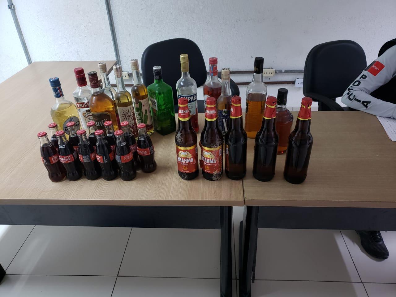 Polícia prende trio acusado por furto em quiosque na praia de Cabo Branco