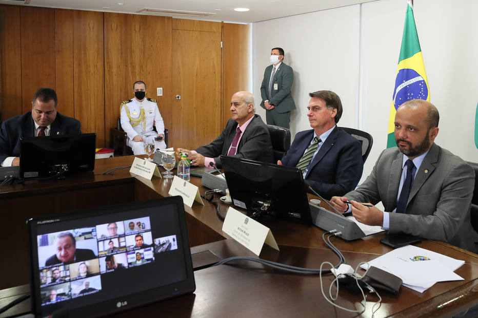 Brasília - DF, 21/05/2020 NACIONAL Presidente Jair Bolsonaro participa de vídeo conferência com Ministro de Estado da Secretaria de Governo Luiz Eduardo Ramos, Deputado Vitor Hugo (PSL/GO), Líder do Governo na Câmara dos Deputados e Lideranças Católicas.
Fotos: Isac Nóbrega/PR