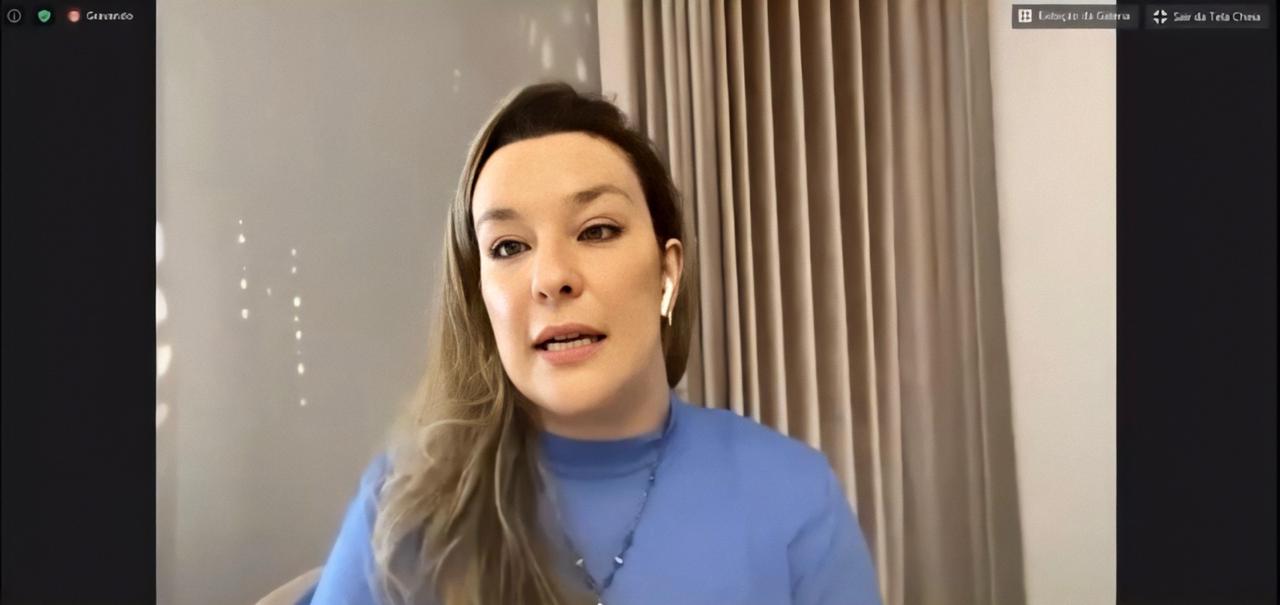 Deputada Camila contesta veto do governo à Lei que institui serviço de denúncia de violência contra a mulher pelo aplicativo WhatsApp