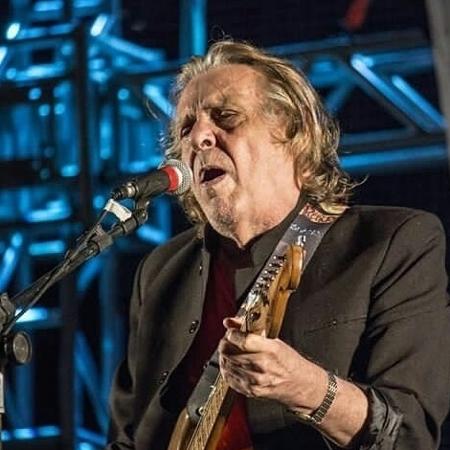 Morre Renato Barros, cantor e guitarrista da banda Renato e seus Blue Caps