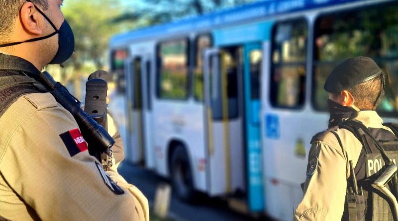 Polícia Militar realiza "Operação Ônibus Seguro" para reforçar a segurança durante a retoma da circulação do transporte público