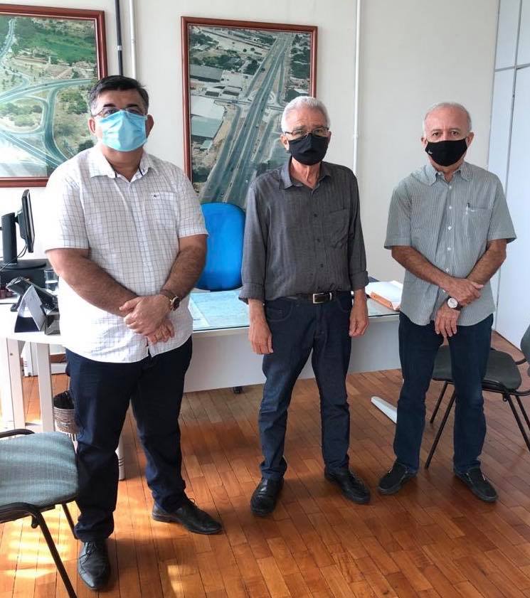 Deputado Branco e prefeito Kiko Monteiro reforçam pedido a diretor do DER para retomada das obras de recuperação da PB 034